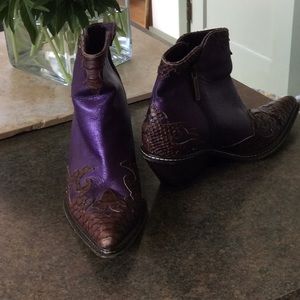 DONALD PLINER COWBOY BOOTIES